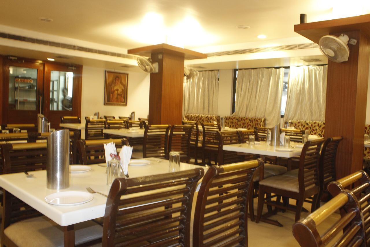 Hotel Chandra'S 维沙卡帕特南 外观 照片